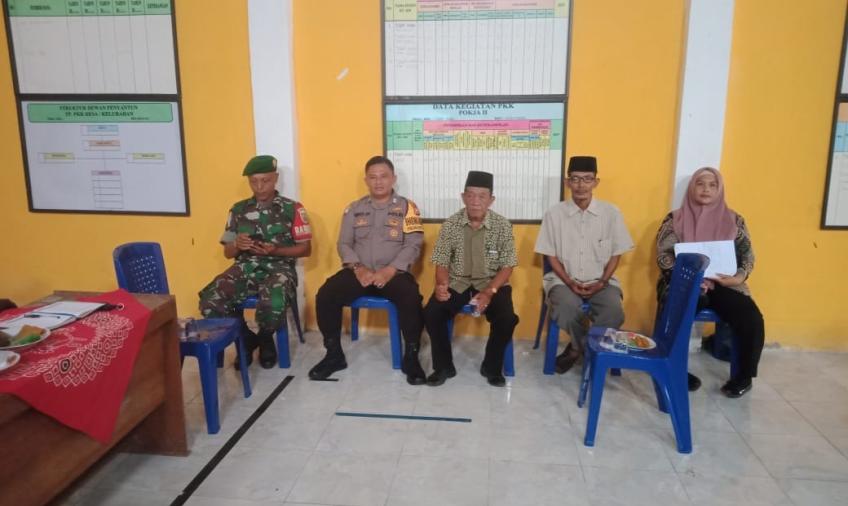 Bhabinkamtibmas Polsek Kota Manna Menghadiri Musyawarah Desa Tebat Kubu 