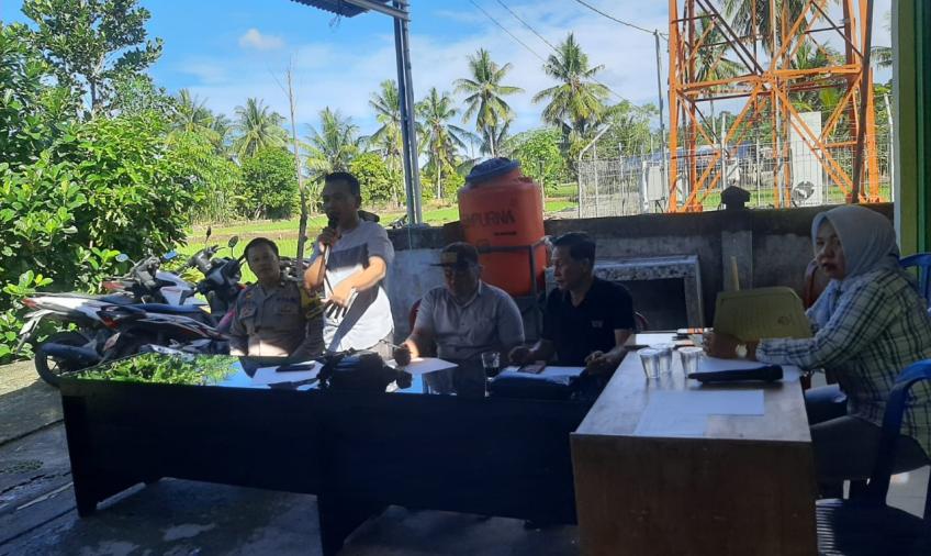 Bhabinkamtibmas Hadiri Musdesus Penetapan Calon Penerima Bantuan Langsung Tunai dan ketahanan Pangan Desa Babatan