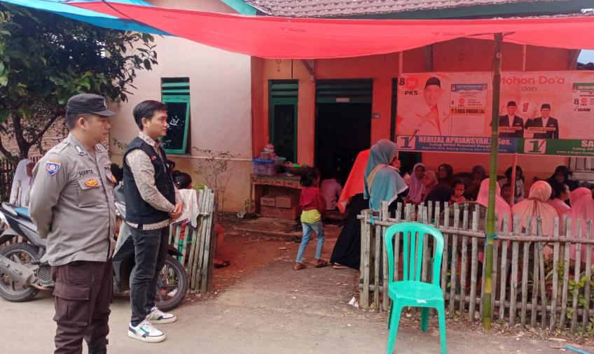 Personel Polsek Lebong Selatan Monitoring dan Pengamanan Kegiatan Kampanye Caleg