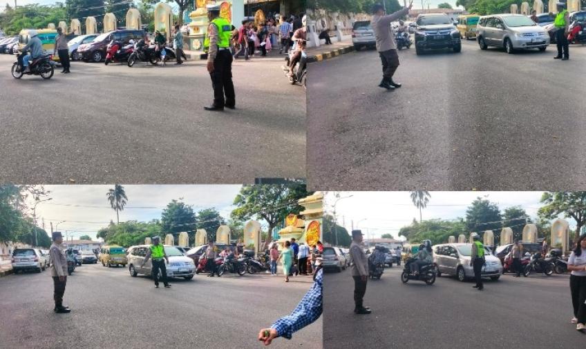 Pastikan Berjalan Aman, Sat Lantas Polresta Bengkulu Atur Lalin di Depan Gereja ST Yohanes 