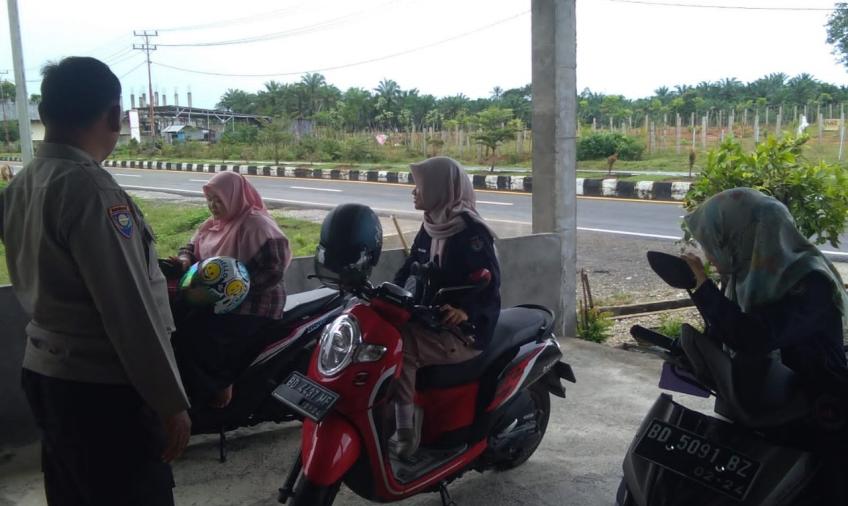 Kasat Binmas Sambang Tokoh Masyarakat Sampaikan Imbauan Kamtibmas Wujudkan Kamtibmas Kondusif 