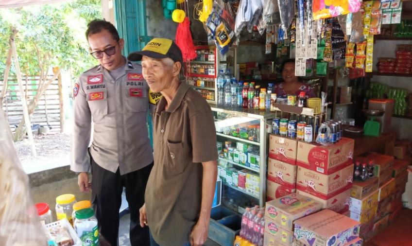 Bhabinkamtibmas Sambangi Warga Tungkal I, Ajak Jaga Keamanan Bersama Jelang Pemilu Serentak 