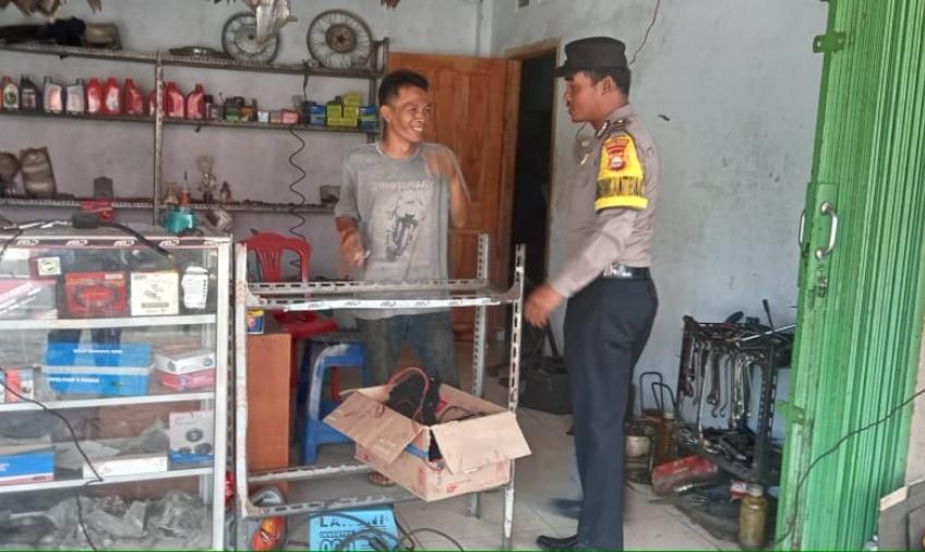 Bhabinkamtibmas Sambangi Bengkel Motor Desa Suka Negeri, Sampaikan Imbauan Kamtibmas 