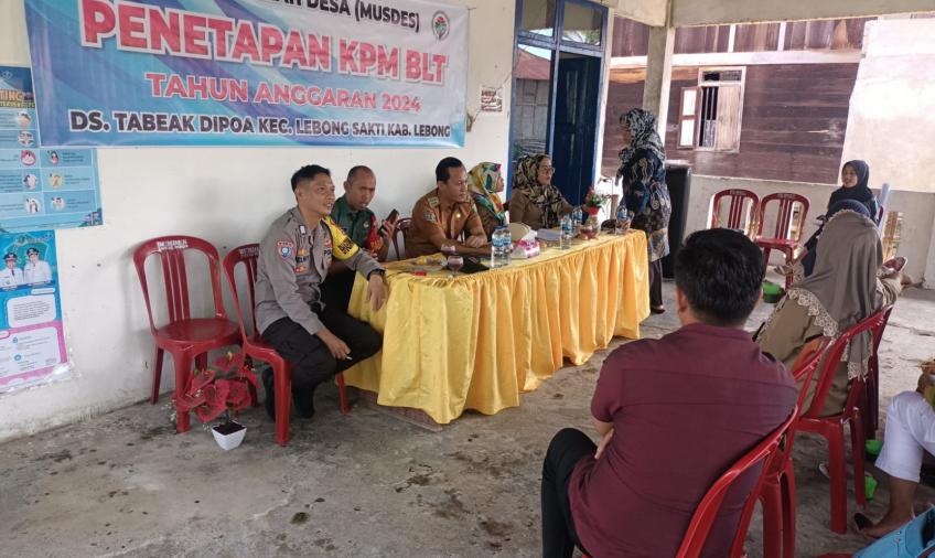 Bhabinkamtibmas Polsek Lebong Tengah Hadiri Musdes Penetapan KPM BLT DD 2024, di Desa Tabeak Dipoa