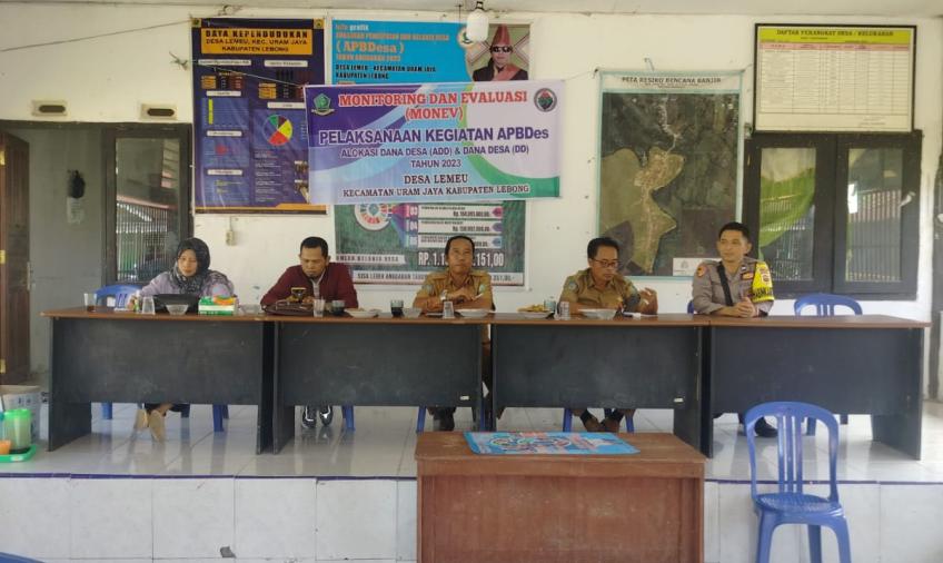 Bhabinkamtibmas Polsek Lebong Utara Hadiri Monev dan Musdesus di Desa Lemeu