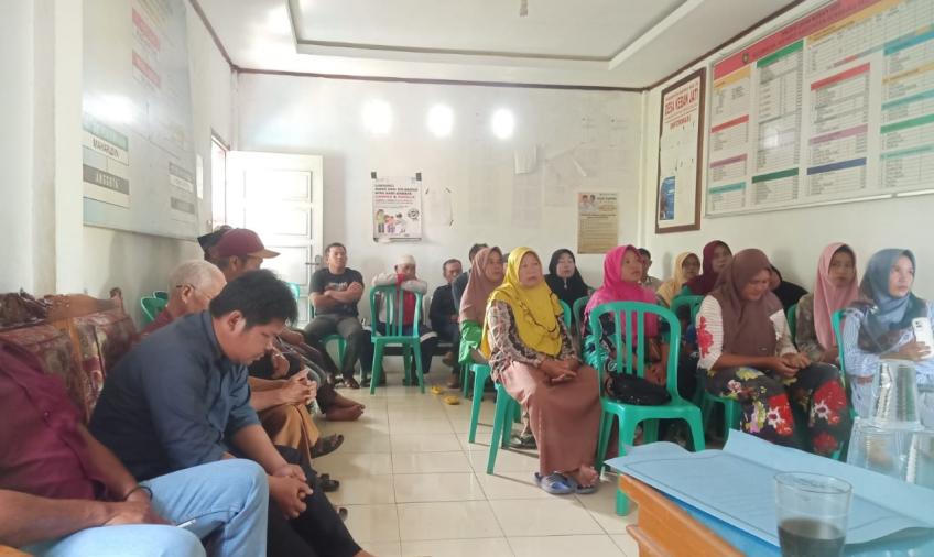 Bhabinkamtibmas Polsek Seginim Hadiri Musdesus Verifikasi Kelayakan Penerima Bantuan Sosial Desa Keban Jati