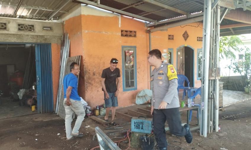 Bhabinkamtibmas Polsek Pino Raya Polres BS Sambang Warga, Imbau Jaga Kamtibmas Jelang Pemilu 2024 