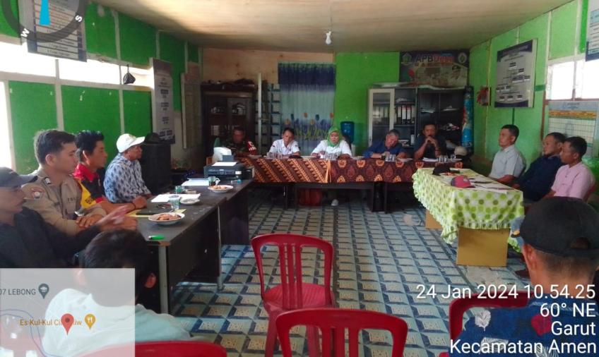 Bhabinkamtibmas Polsek Lebong Utara Hadiri Rapat Penetapan Data KK Calon Penerima BLT DD