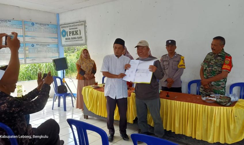 Bhabinkamtibmas Polsek Lebong Selatan Hadiri Sertijab Pjs Kades Sukasari Bhabinkamtibmas Polsek Lebong Selatan Hadiri Sertijab Pjs Kades Sukasari