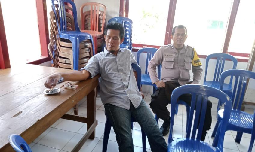 Bhabinkamtibmas Polsek Pino Polres BS Sambang, Ajak Warga Berperan Serta Jaga Kamtibmas Jelang Pemilu 2024 