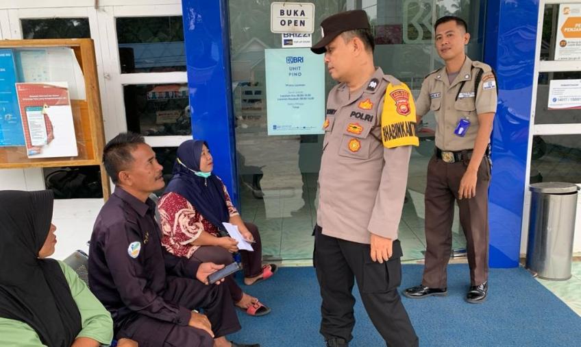 Bhabinkamtibmas Sambang Dialogis kepada Security Bank BRI Unit Pino, Sampaikan Imbauan Kamtibmas