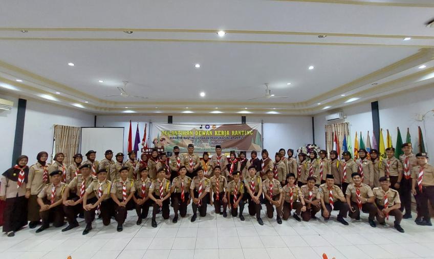 Kapolsek Gading Cempaka Lantik  DKR Pramuka Ranting Singaran Pati 