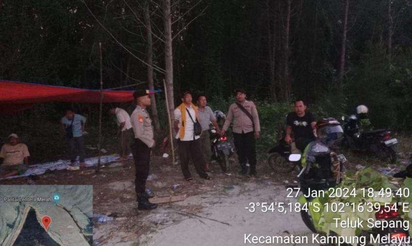 Personel Polsek Kampung Melayu Bantu Pencarian Warga Tenggelam di Lentera Hijau 