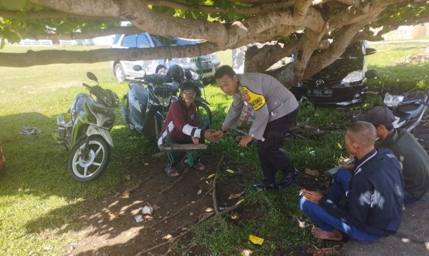 Bhabinkamtibmas Polsek Pino Raya Ajak Warga Untuk Jaga Keamanan Bersama Menjelang Pemilu Serentak 