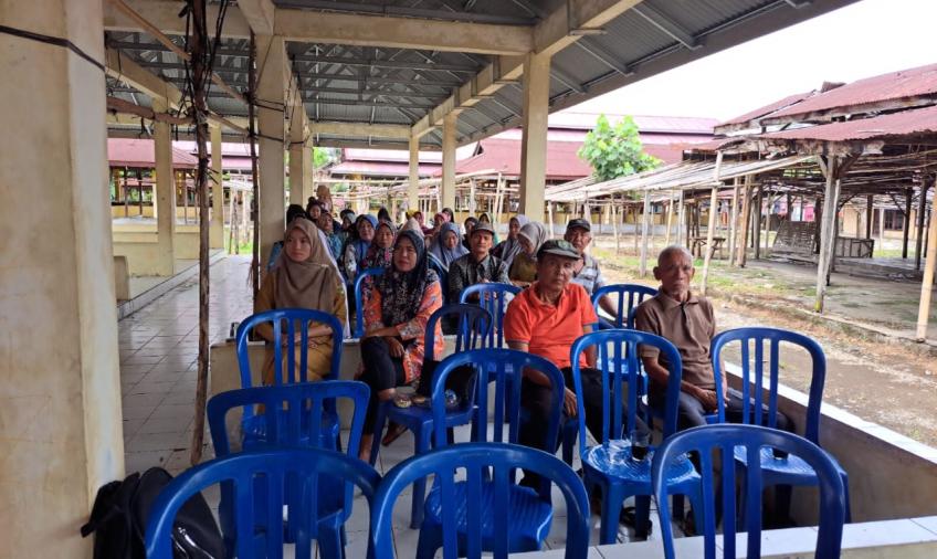 Bhabinkamtibmas Polsek Seginim Hadiri Musdesus Verifikasi Kelayakan Penerima Bantuan Sosial 