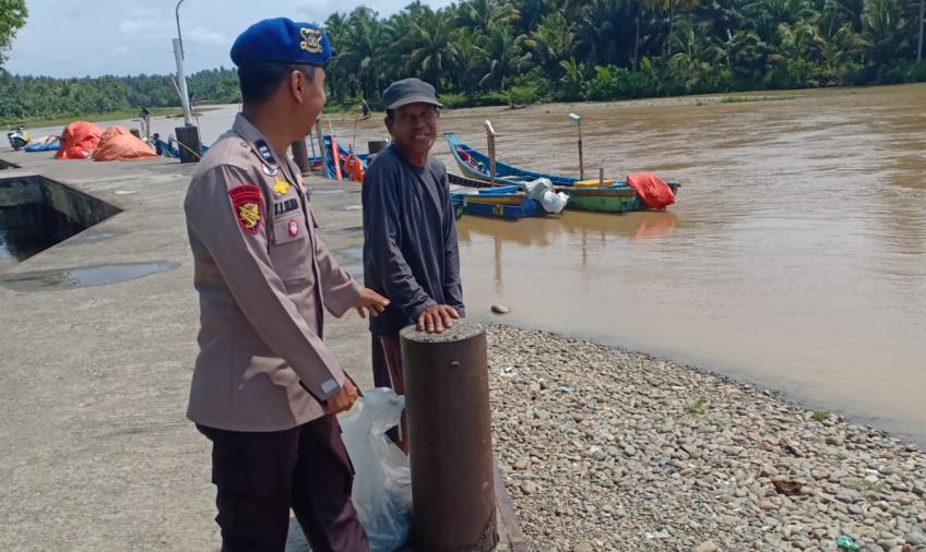 Wujudkan Kamtibmas Kondusif Jelang Pemilu 2024, Polairud Polres BS Patroli ke Perairan  Pasar Bawah