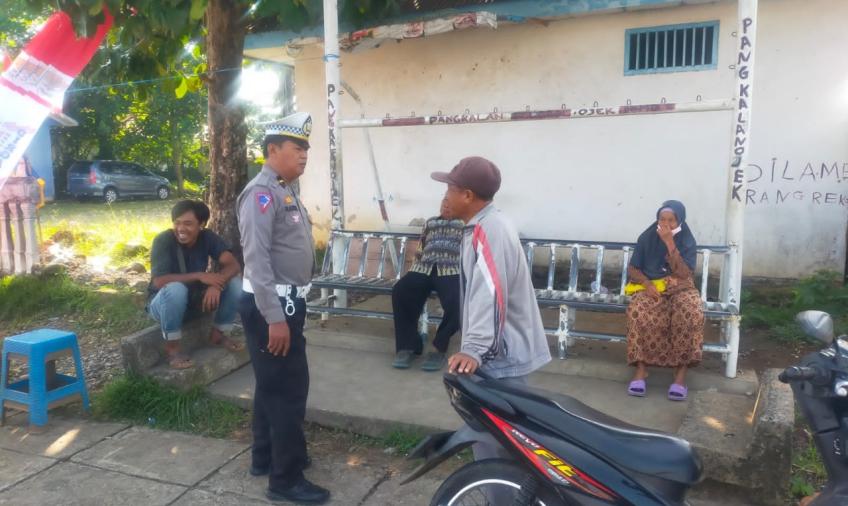 Personel Sat Lantas Patroli Sambang di Pangkalan Ojek, Sosialisasikan Tertib Berlalu Lintas 