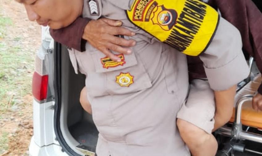Aksi Empati, Bhanbinkamtibmas Polsek Selebar Antar Warganya Berobat ke Rumah Sakit