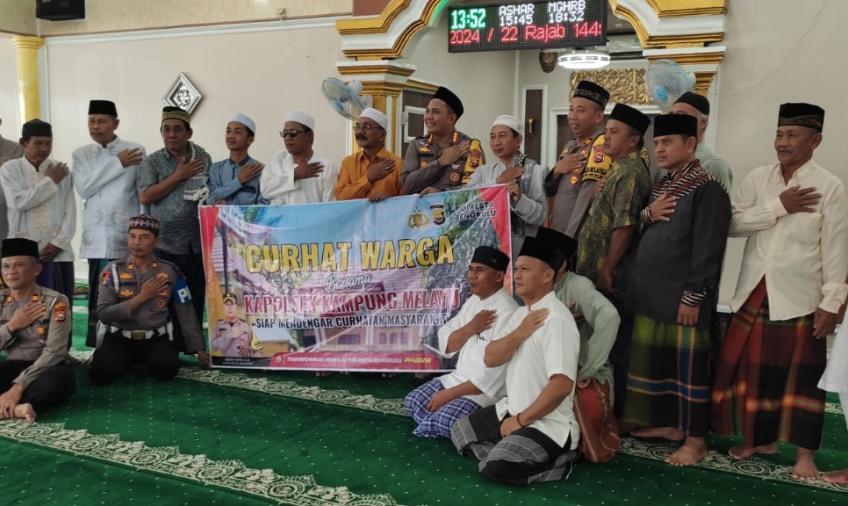 Jaring dan Serap Informasi dari Masyarakat, Kapolresta Bengkulu Gelar Jumat Curhat di Masjid Baitul Makmur 