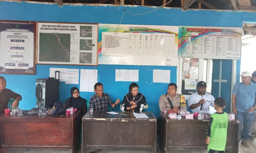 Bhabinkamtibmas Polsek Lebong Utara Hadiri Musyawarah Penetapan APBDes di Desa Nangai Tayau
