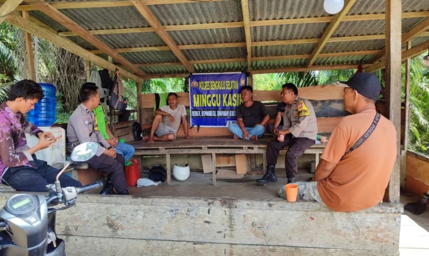 Minggu Kasih, Kapolsek Manna Dengarkan Aspirasi Warga Desa Padang Pandan Kecamatan Manna