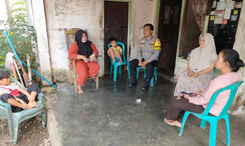 Sambang, Bhabinkamtibmas  Ajak warga   Ciptakan Kamtibmas dalam Proses Pemilu 