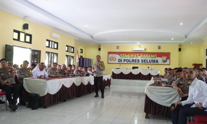 Polres Seluma Gelar Pembekalan, Pengecekan Sikap Tampang dan Gampol yang Terlibat Pengamanan TPS Pemilu 2024