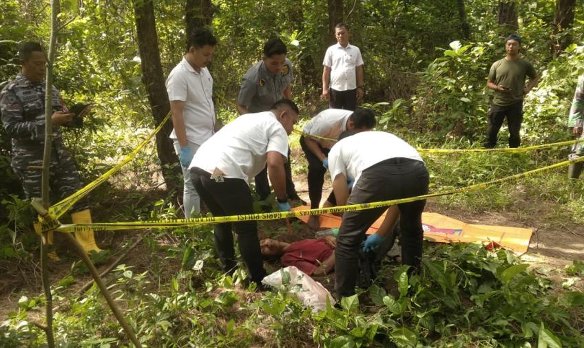 Polsek Kampung Melayu Evakuasi Mayat Tergeletak Dipinggir Jalan