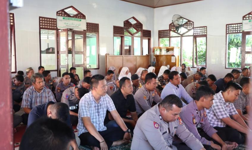Kapolres Seluma Bersama Personel Laksankan Kegiatan Peringatan Isra Mikraj Nabi Muhammad SAW 2024 M/1445 H