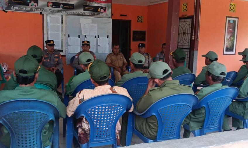 Kanit Binmas dan Personel Polres BS Giatkan Cooling System Wujudkan Kamtibmas yang Kondusif Jelang Pemilu 