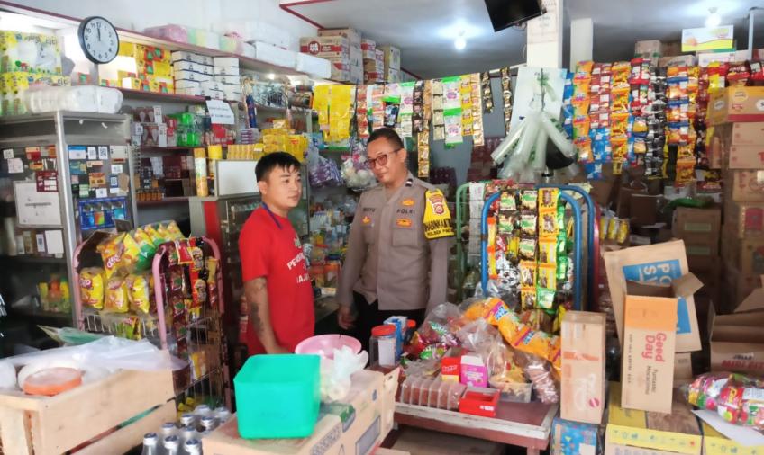 Pantau Stok dan Harga Sembako dan Elpiji, Bhabinkamtibmas Sambang ke Warung Desa Tungkal   