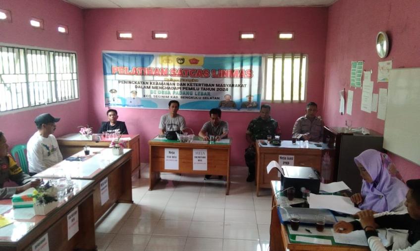 Kanit Binmas dan Bhabinkamtibmas Polsek Seginim Hadiri Kegiatan Pelatihan Peningkatan Kapasitas Linmas Desa Binaan 