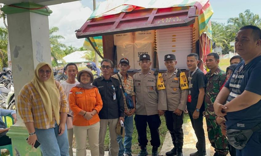 Polres Seluma Lakukan Pengawalan dan Pengamanan Distribusi Logistik Pemilu dari KPU Menuju PPK