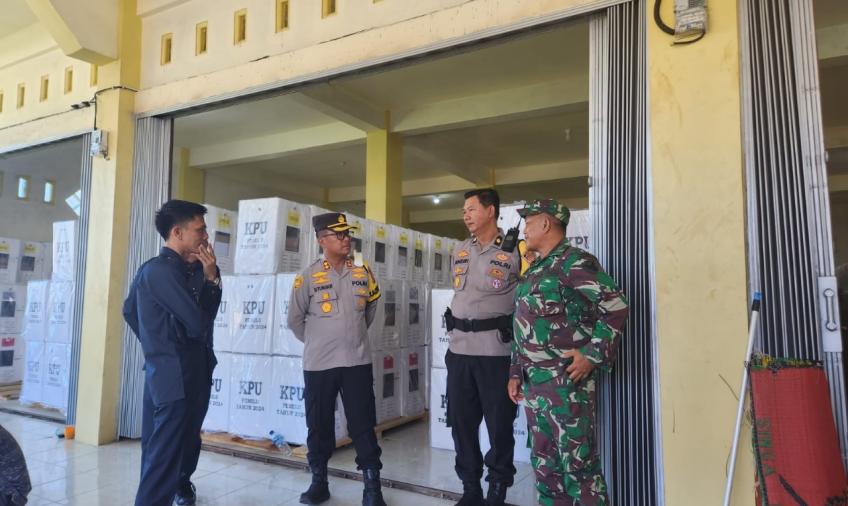Pastikan Keamanan Logistik Pemilu, Kapolres Bengkulu Selatan Cek Gudang Logistik KPU 