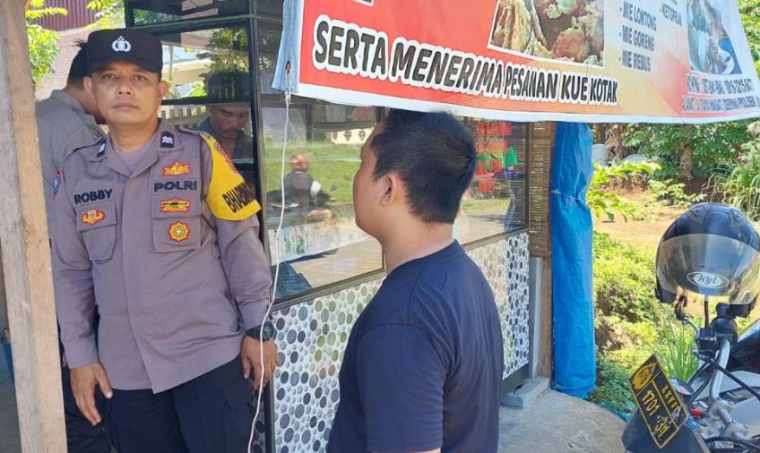 Bhabinkamtibmas Polsek Pino Sambang Dialogis ke Masyarakat di Kelurahan Masat Jelang Pemilu 2024  