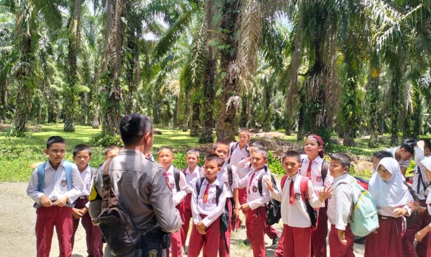 Polsanak Polres BS, Sambangi Anak SDN 112 Bengkulu Selatan  