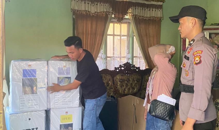 Polsek Pino Lakukan Pengawalan Distribusi Logistik Pemilu Tahun 2024 ke TPS di Kecamatan Ulu Manna