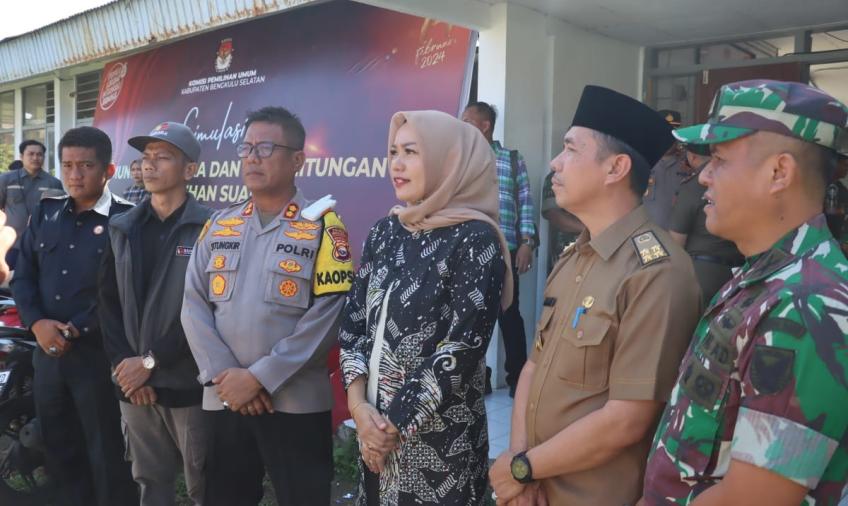 Kapolres Bengkulu Selatan Hadiri Serta Kawal Ketat Pelepasan Distribusi Logistik Pemilu Tahun 2024