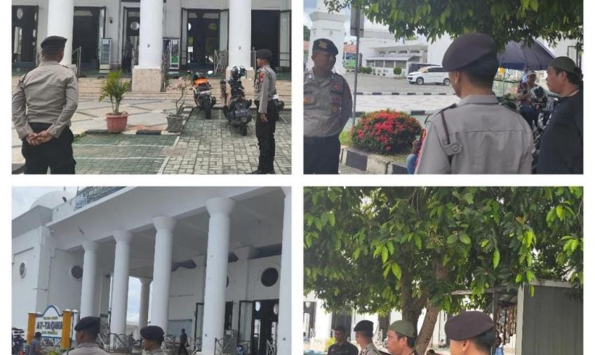 Bengkulu - Unit Patroli Sat Samapta Polresta Bengkulu Polda Bengkulu, melakukan pengamanan ibadah Shalat Jumat di Masjid Agung At-Taqwa Kota Bengkulu, Jumat (16/02/2024) siang.  Disampaikan Kapolresta Bengkulu Kombes Pol Deddy Nata, S.I.K., melalui Kasi Humas Iptu Endang Sudrajat menyampaikan, pelaksanaan kegiatan Patroli Sat Samapta Polresta Bengkulu ini dengan prioritas sasaran pengamanan orang, kendaraan dan tempat.  "Patroli ini dilakukan pengamanan terbuka dan tertutup untuk meningkatkan keamanan Tabli