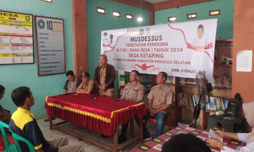 Kapolsek Manna dan Kanit Binmas Hadiri Musyawarah Verifikasi Kelayakan Penerima Bantuan Sosial Desa Ketaping