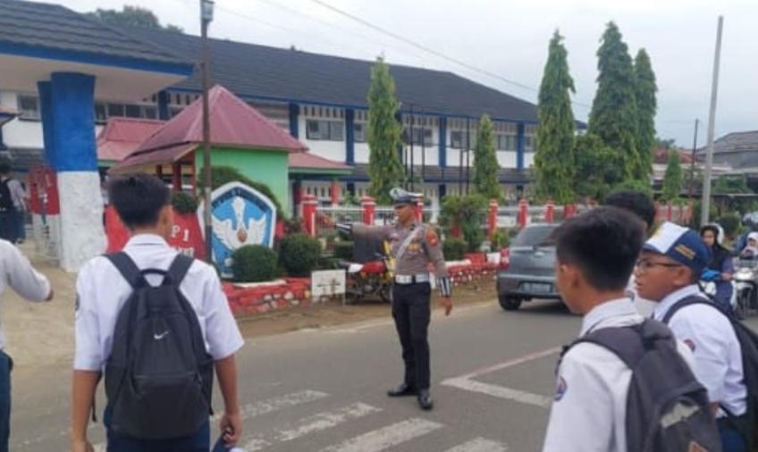 Personel Polsek Ratu Agung Patroli Mobiling dan Commander Wish