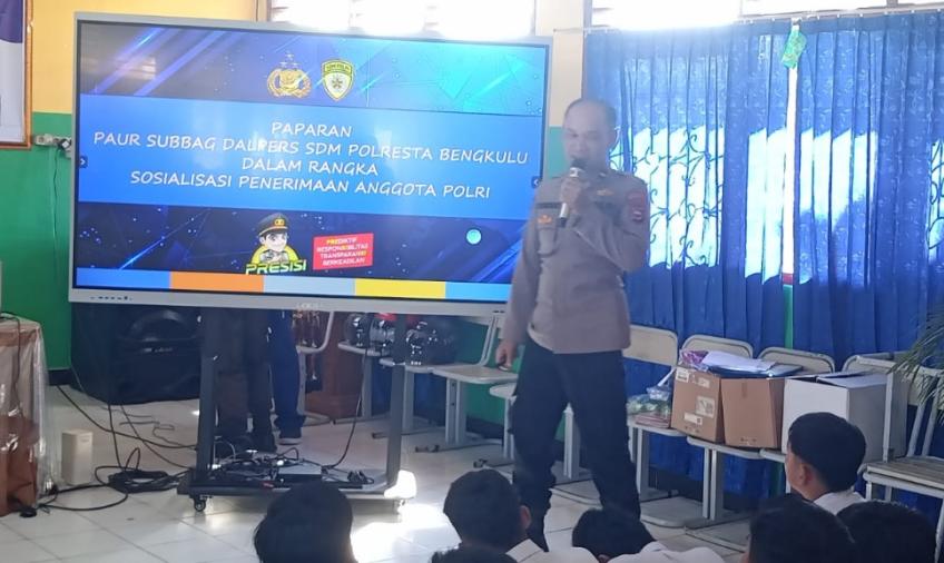 Tingkatkan Animo Penerimaan Polri, Polresta Bengkulu Sosialisasi ke SMAN 01 Kota Bengkulu 