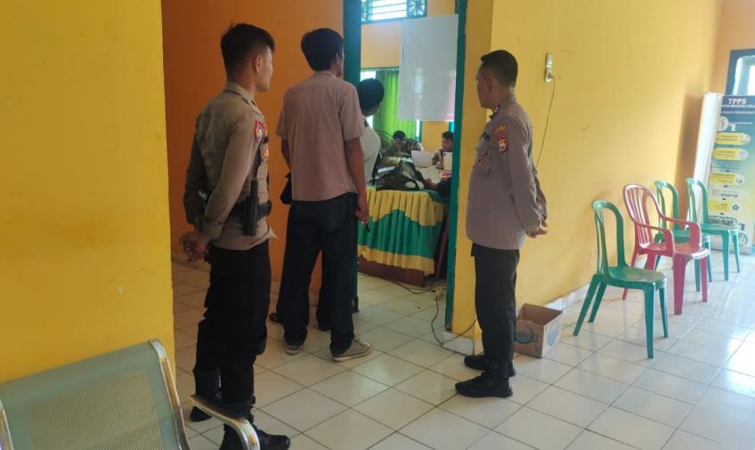 Polsek Kedurang Melakukan Pengamanan Rapat Pleno Rekapitulasi Pemilu 2024 Ditingkat PPK 