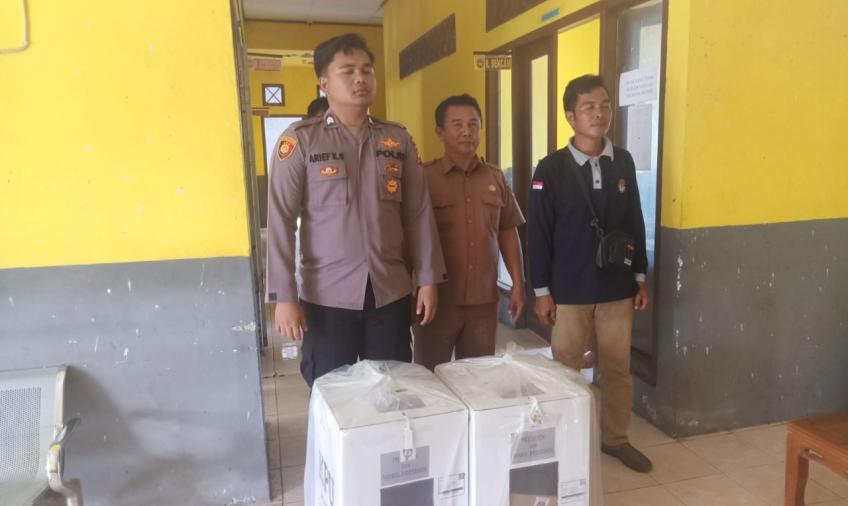 Pengamanan Ketat Polisi, Rekapitulasi Penghitungan Suara PPK Kedurang Selesai