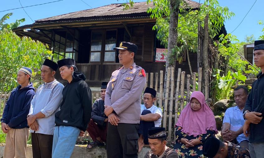 Petugas Linmas Meninggal Dunia, Kapolsek Lebong Tengah Kunjungi Rumah Duka