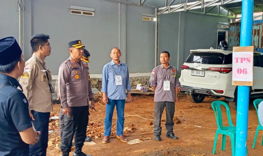 Pastikan Berjalan Aman, Kapolresta Bengkulu Cek dan Pantau TPS yang Melakukan PSU 