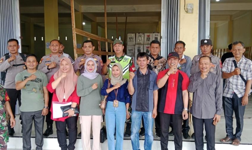 Penghitungan Suara PPK Kedurang Ilir Selesai, Logistik Pemilu Diserahkan ke KPU dengan Pengamanan Ketat Polisi