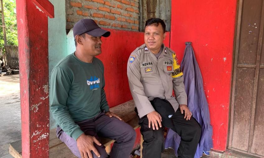 Imbauan Bhabinkamtibmas Polsek Pino Melalui Sambang Dialogis Cegah 3C di Desa Ulak Lebar