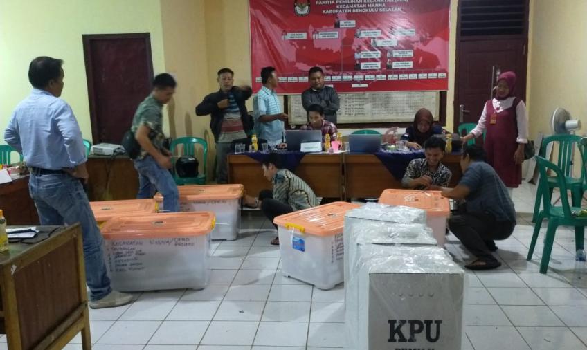 Polsek Kota Manna Lakukan Pengamanan Penandatanganan Berita Acara Surat Suara Pemilu 2024