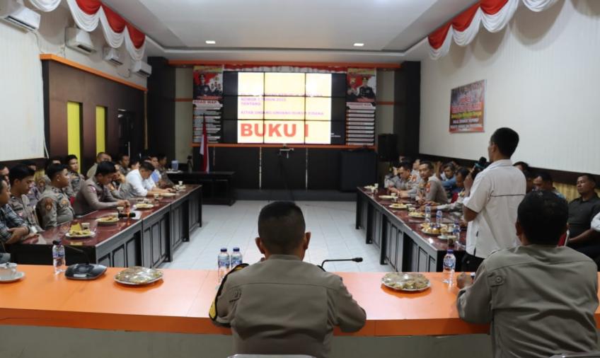 Bidkum Polda Bengkulu Gelar Sosialisasi UU RI Nomor 1 Tahun 2023 Tentang KUHP dan PKS di Polres BS  